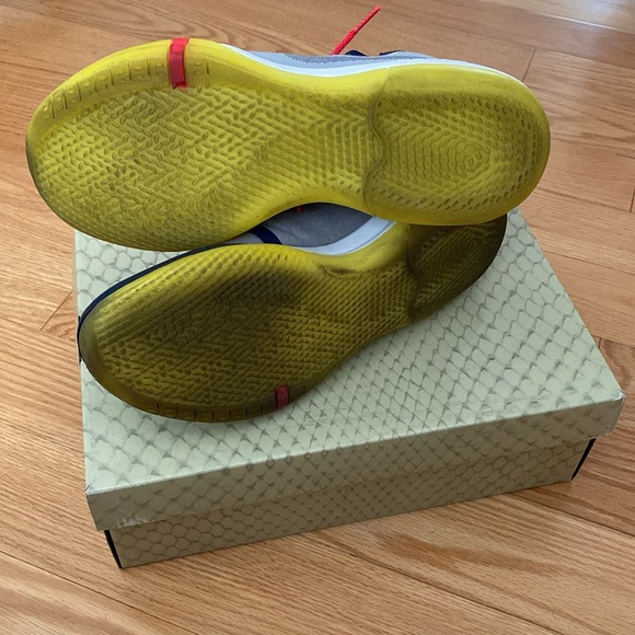 Men’s slightly worn Kobe AD basketball shoes. - Picture 6 of 9